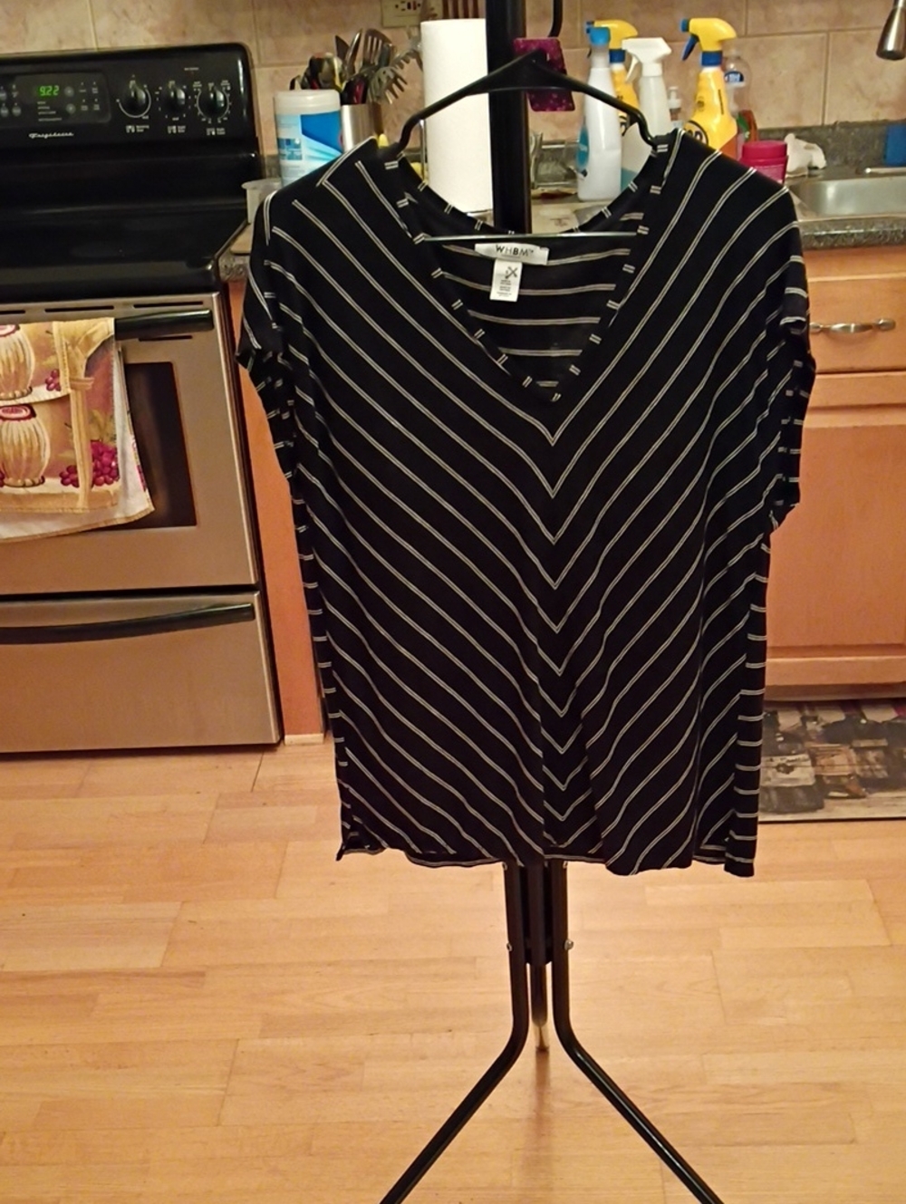 White House Black Market Black & White V‑Neck Short Sleeve Tee